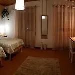 Δωμάτια σε οικογενειακή κατοικία Mojo House Ribeira Grande
